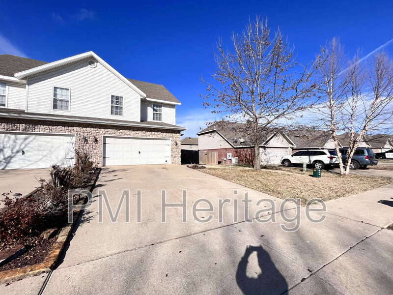 Bentonville House: 3200 SW Windrift Ave