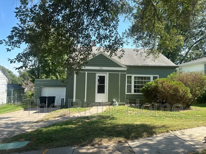 Omaha House: 6735 N 34th St