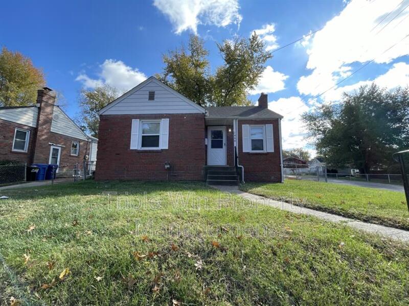 Florissant House: 1004 N New Florissant Rd