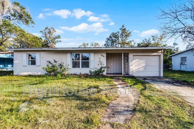 Deltona House: 1533 N Normandy Blvd