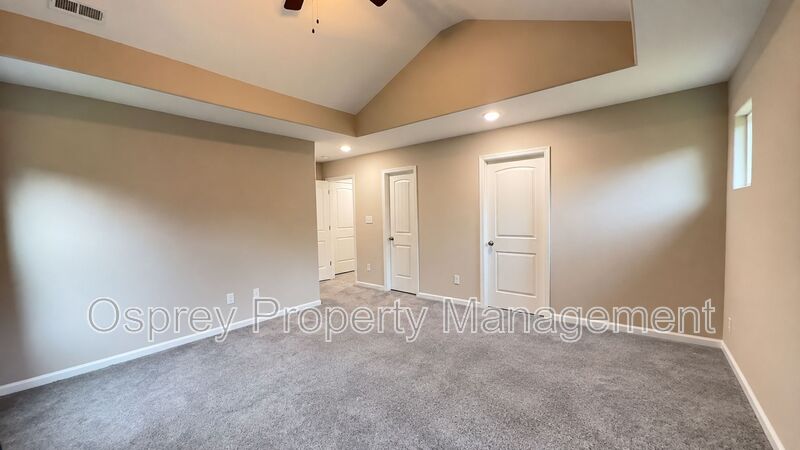 Spacious 4-Bedroom Norfolk Home with 2-Car Garage & Flexible Bonus Space - Photo 15
