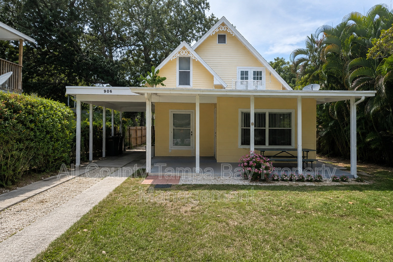 Clearwater Condo: 906 Jones St