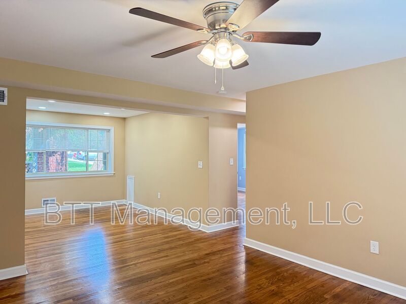 Silver Spring Condo: 8804 Bradford Rd
