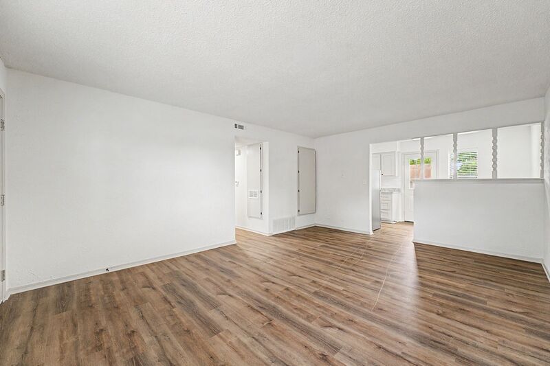 Lowell House: 201B Jefferson St