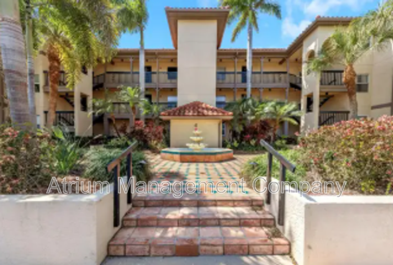 Clearwater House: 2400 Feather Sound Dr