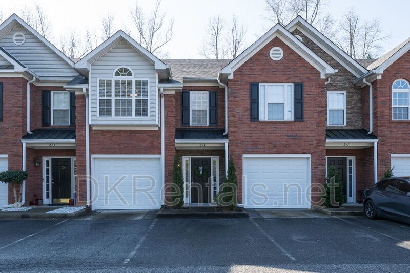 Woodstock House: 215 Morris Lane