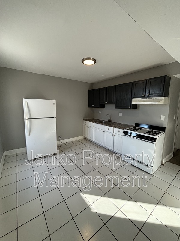 Chicago House: 7053 S Dante Ave