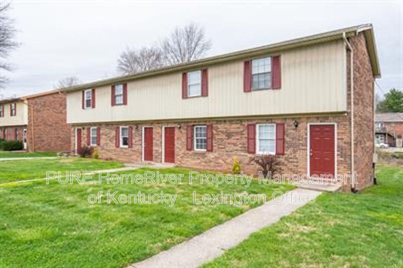 Frankfort Townhome: 209 Landings Drive