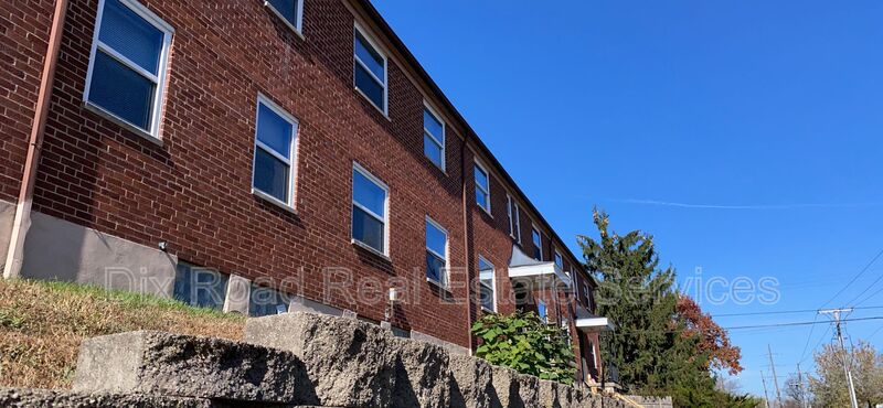 Dayton House: 3507 Kathleen Avenue - Unit A