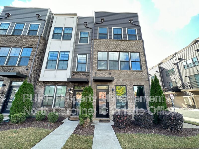 Charlotte Townhome: 3647 Tryclan Dr