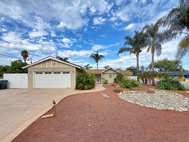 Poway House: 13813 Powers Road