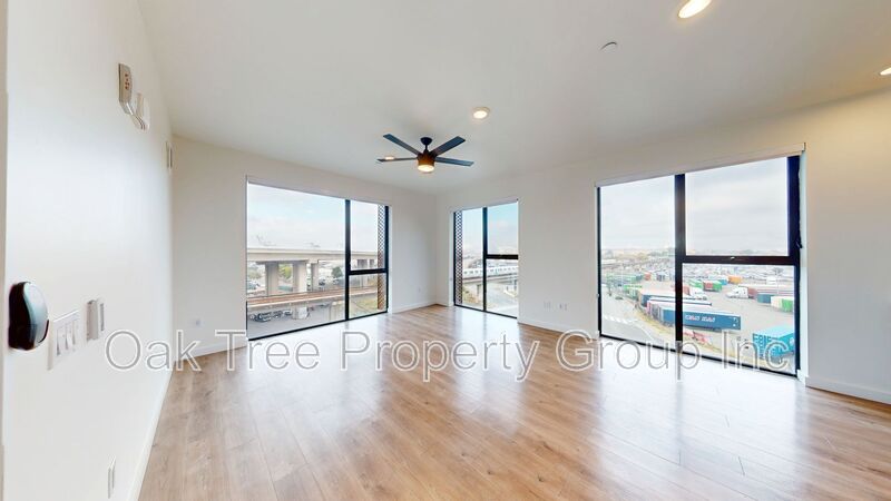Oakland House: 532 Union St