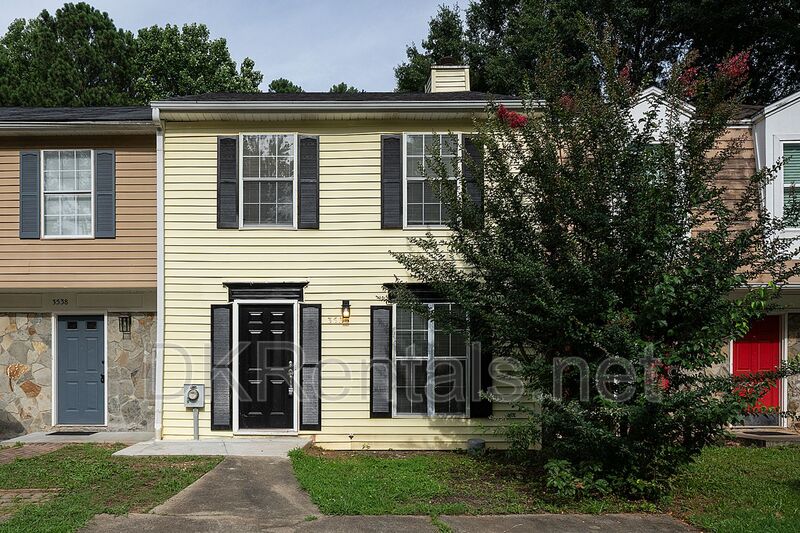 Kennesaw House: 3536 Kennesaw Station Drive