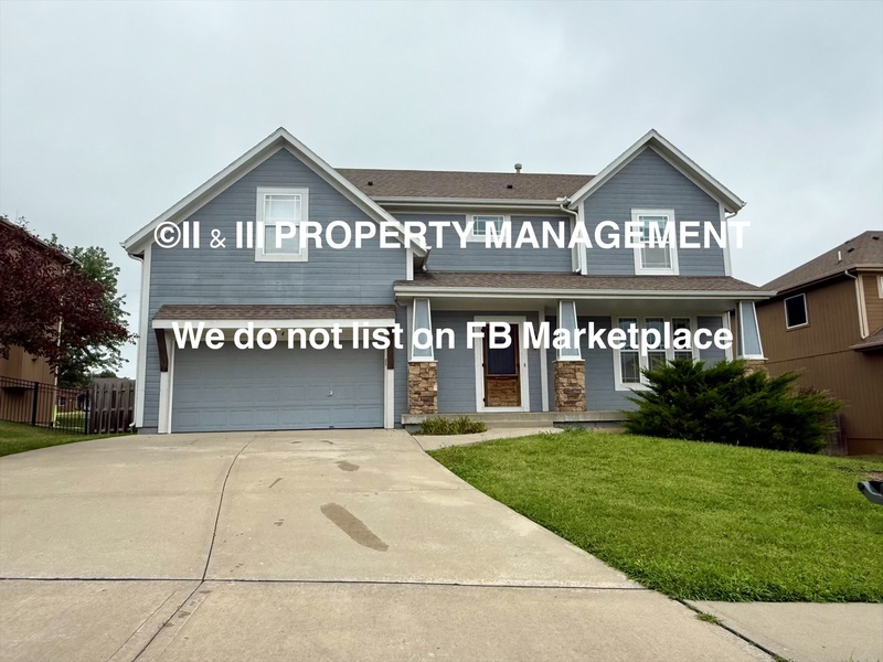 Lenexa House: 9548 Roundtree Street