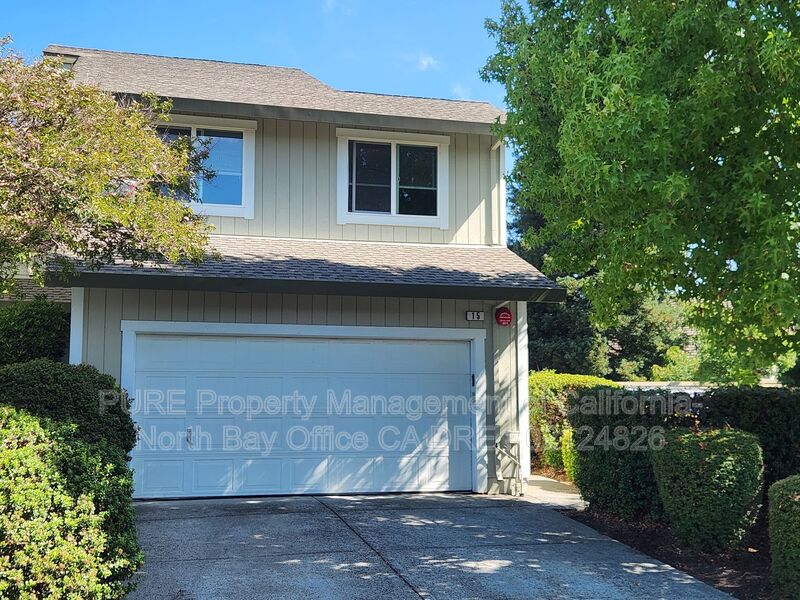 Rohnert Park Townhome: 15 Regents Circle