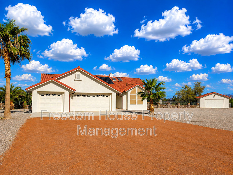 Pahrump House: 2060 River Plate Drive