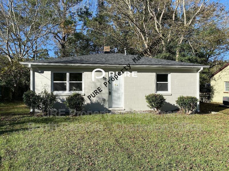 Charleston House: 1612 Acacia St
