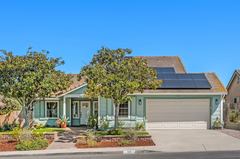 Oceanside House: 310 Via Metates