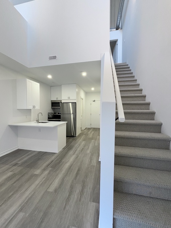 Hamilton Condo: 16 West Ave S