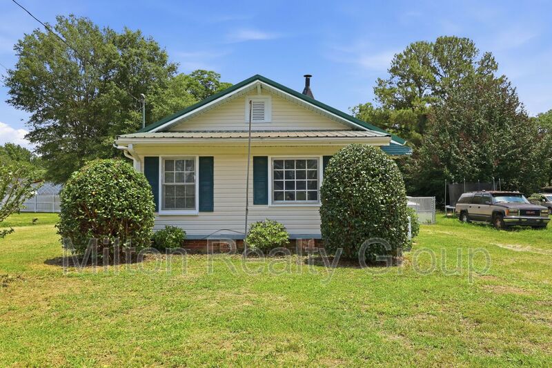 Erwin House: 201 4th St