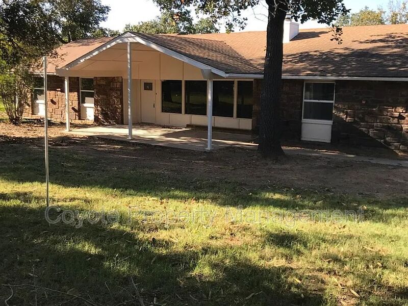 Bristow House: 36335 Pine Hill Rd