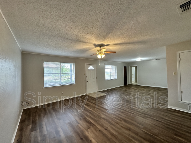Commerce Condo: 407B Maple