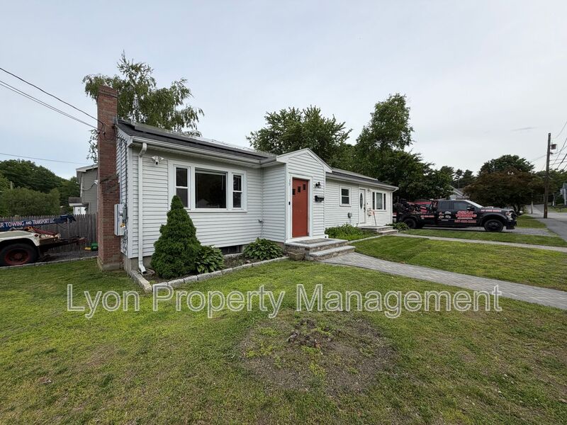 Dedham House: 39 Alpena Ave