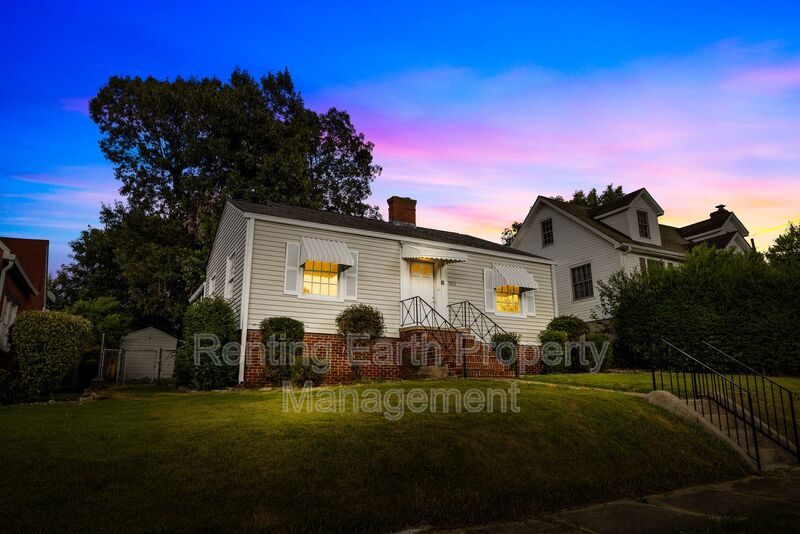 Birmingham House: 905 7th St W