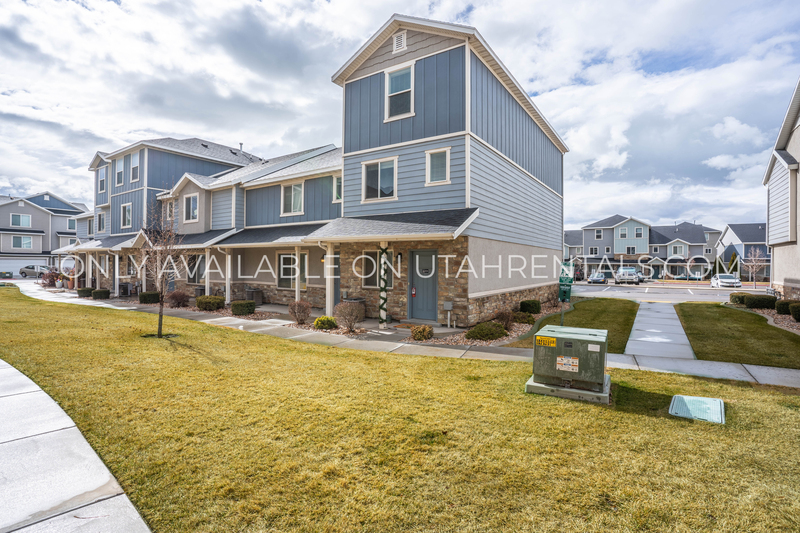 Vineyard Condo: 204 N 725 E