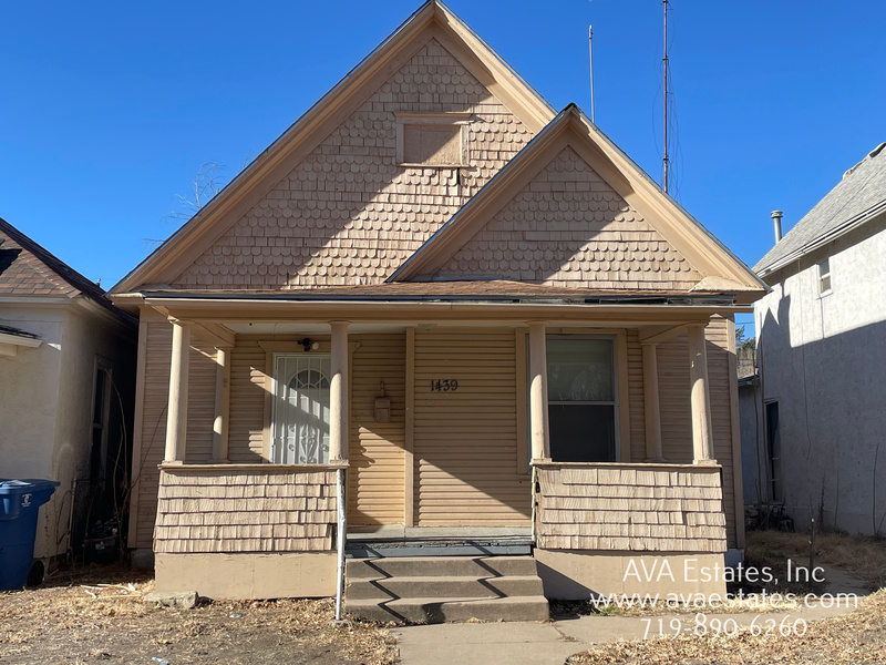 Pueblo House: 1439 Cypress St