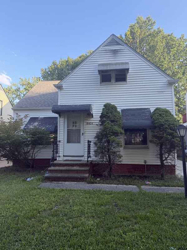 Maple Heights House: 18424 Maple Heights Boulevard