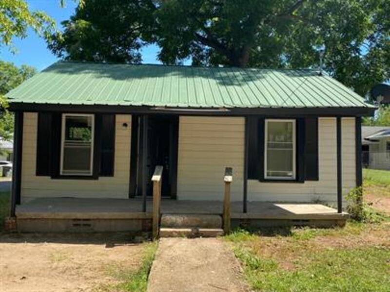 LaGrange House: 508 108 De Groat Street