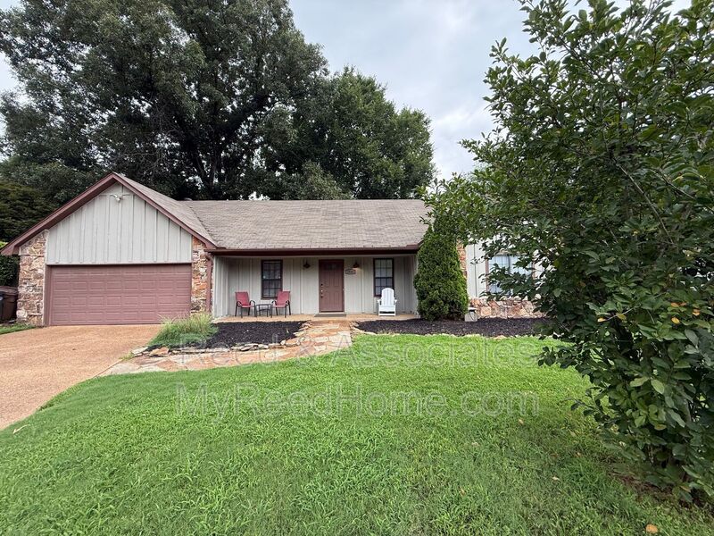 Lakeland House: 3040 Delvan Cv