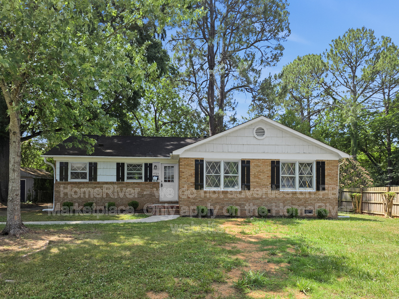 Charlotte House: 4723 Westcrest Dr