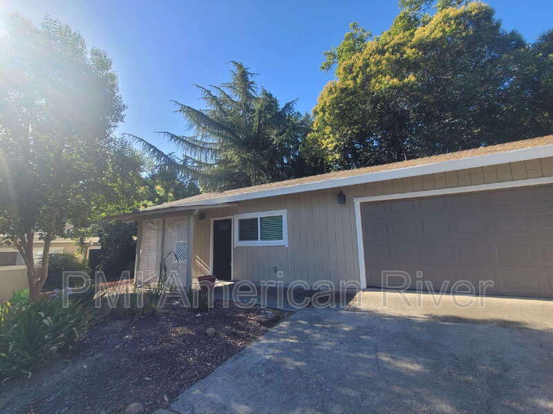 Fair Oaks House: 4841 Minnesota Ave