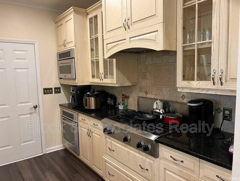 Request a Viewing for 2129 Thornblade Drive Tenant Turner