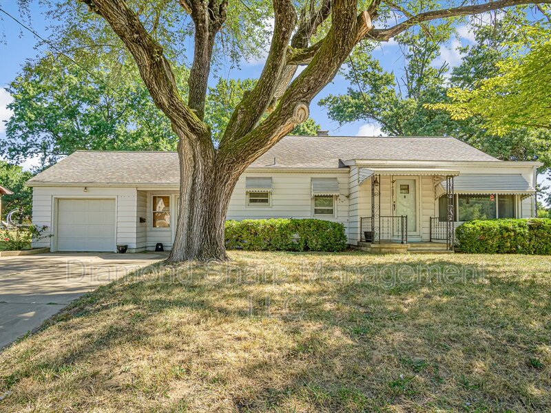 Belleville House: 1622 West Boulevard