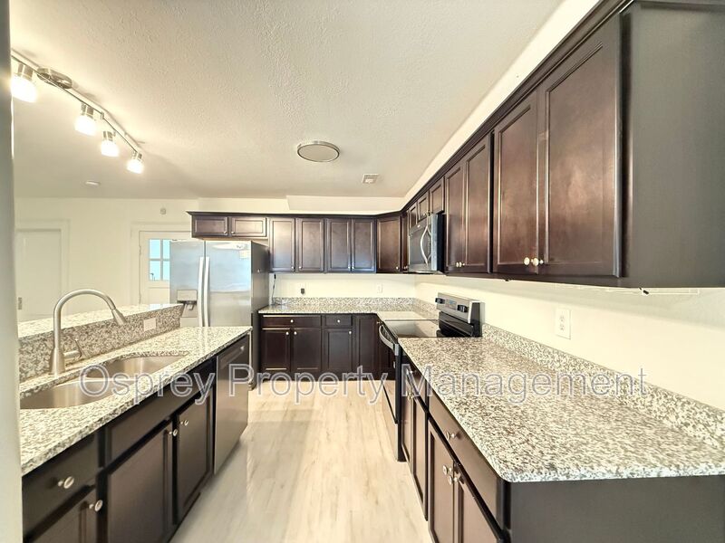 3BR Home with Elizabeth River Views & Spacious Parking - Photo 2