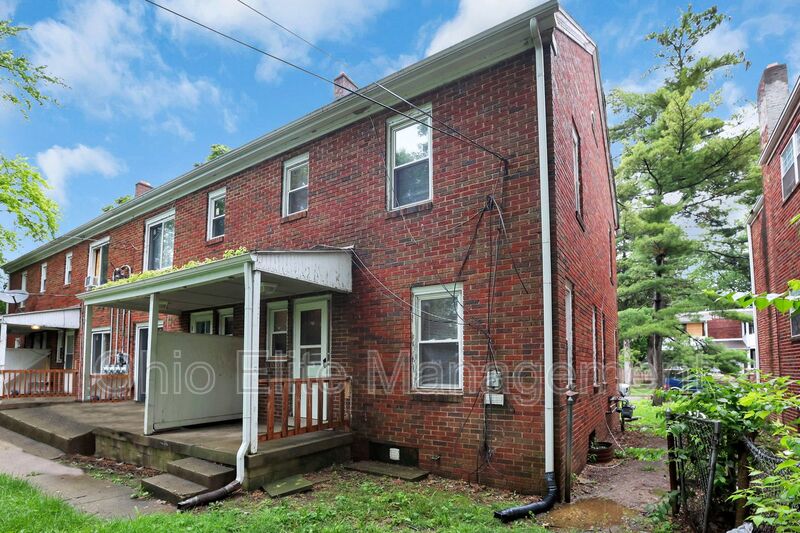 Columbus House: 53 S Burgess Ave