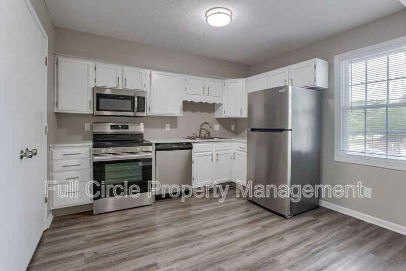 Lincoln House: 2700 1st St