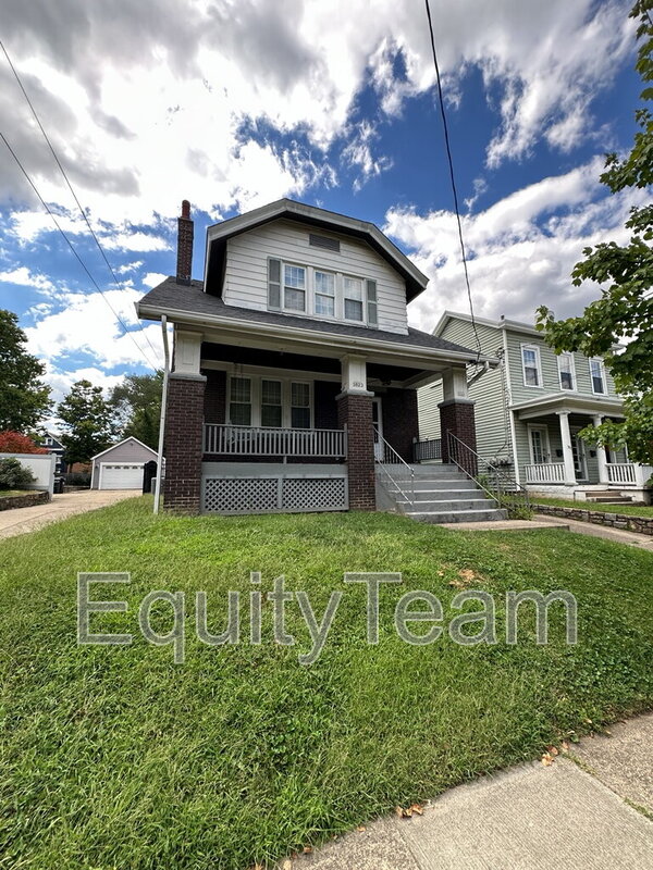 Cincinnati House: 3823 Drake Avenue