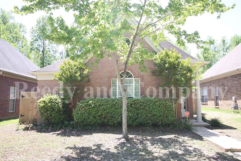 Cordova House: 7063 Parkbrook Ln