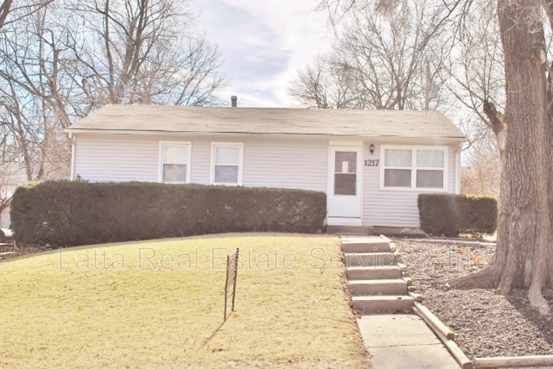 Kansas City House: 1217 NE 44th Ter