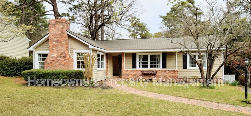 Fayetteville House: 606 Rush Rd