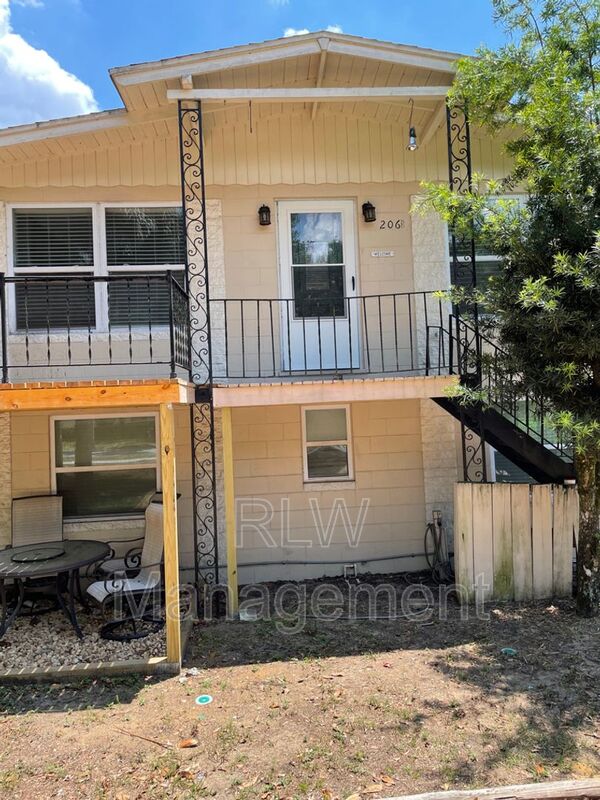 Eustis House: 206 Osceola Ave