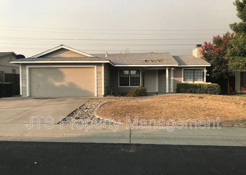 Roseville House: 652 Hanisch Drive