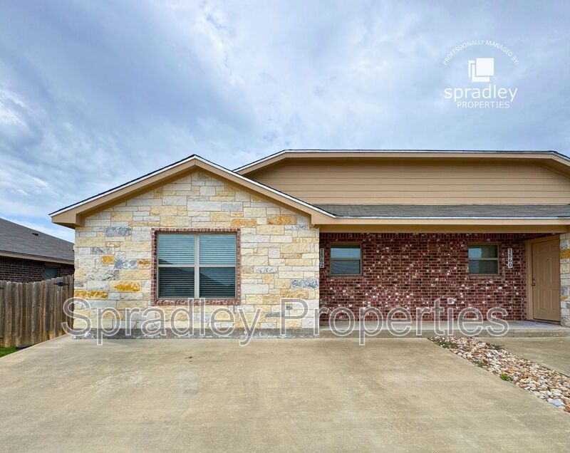 Belton Townhome: 1562 Kal Ct