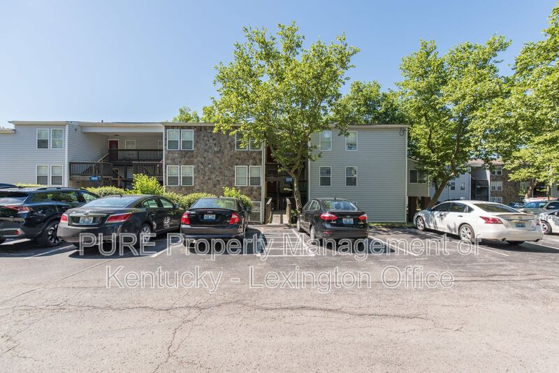 Lexington Condo: 2414 Lake Park Rd
