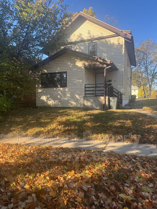 Rockford House: 203 Howard Avenue