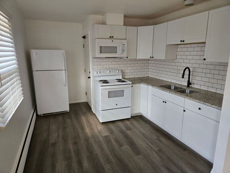 North Brooklyn center Condo: 4200 Lakebreeze ave